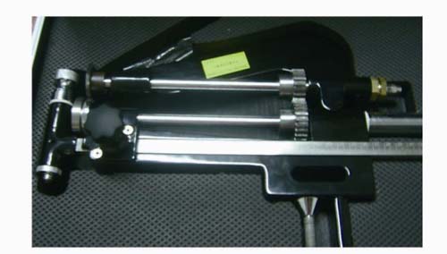 Gasket making machine